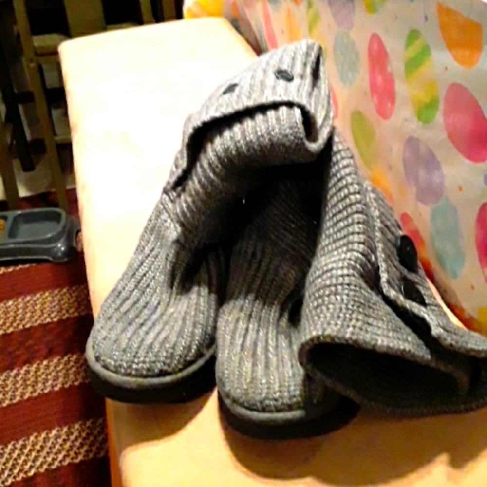 UGG GRAY KNIT BOOT SZ 7